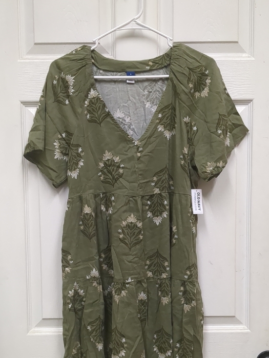 Old Navy Dresses & Skirts - NWT Old Navy Olive Green Floral V-Neck Tiered Dress, With Pockets Size Small